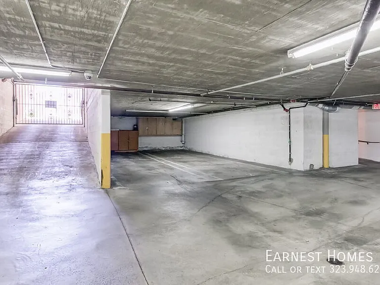 4348 Mammoth Ave #303 — Photo 19