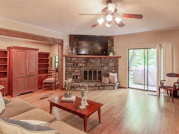 4th image of 40 Grisham Dr
