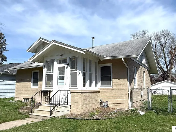 107 S Rhode Island Ave, Mason City, IA 50401