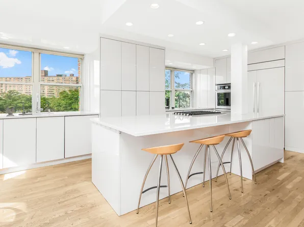 3777 Independence Avenue image 3 of 25