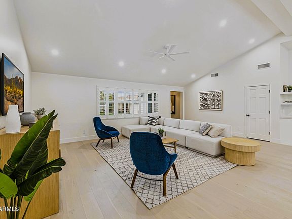 3rd image of 4642 E PINCHOT Avenue
