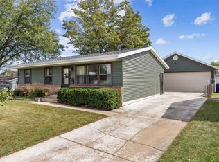 5911 Crestridge Ave SW, Cedar Rapids, IA 52404