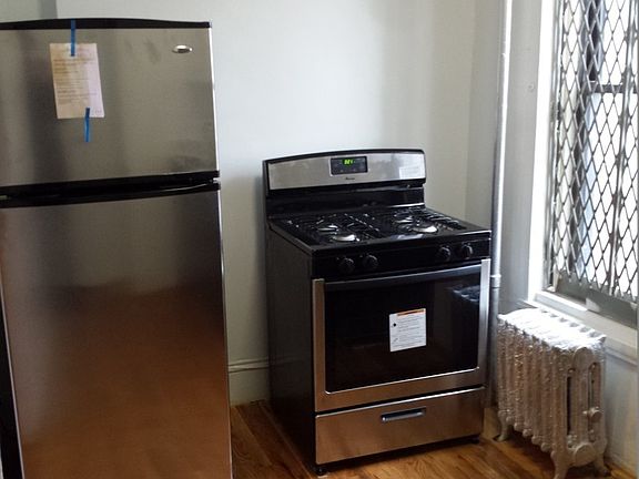3rd image of 799 Putnam Ave APT 4B