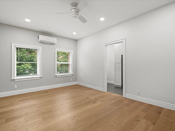 4th image of 1611 Schrader Blvd APT 217