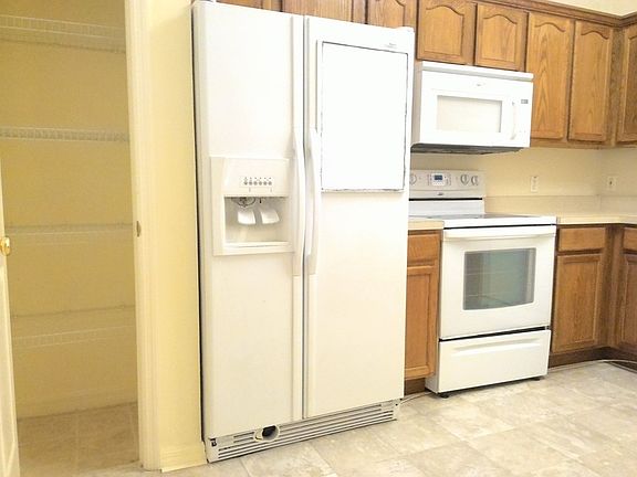 2nd image of 4208 Bismarck Palm Dr