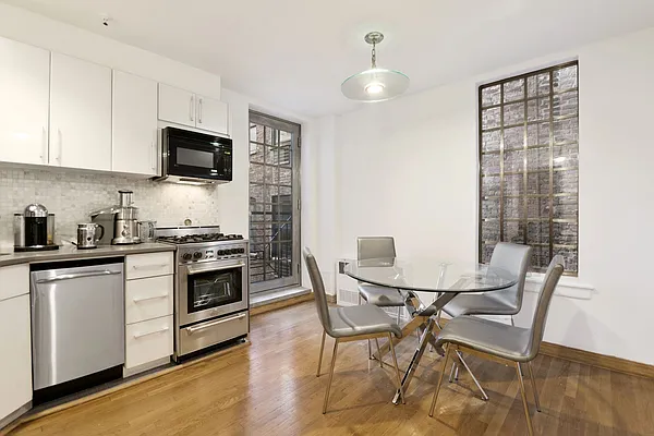 Rented by Compass | media 14