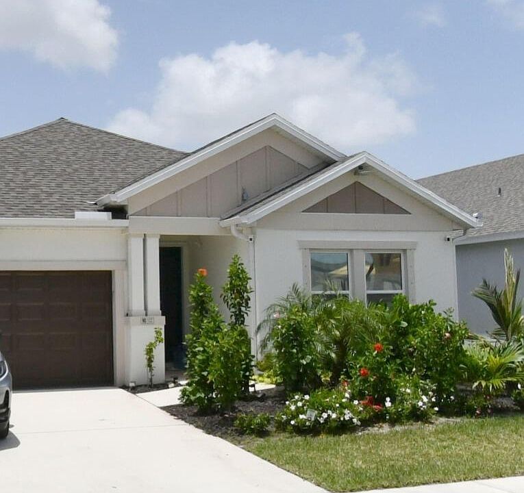 1st image of 545 Oak Ln