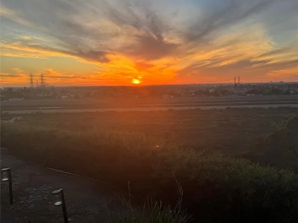 2175 Pacific Ave Unit D6, Costa Mesa, CA 92627