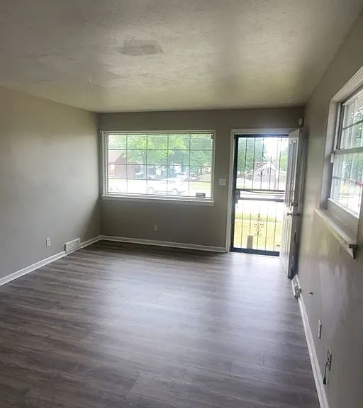 4595 Lee Rd — Photo 11
