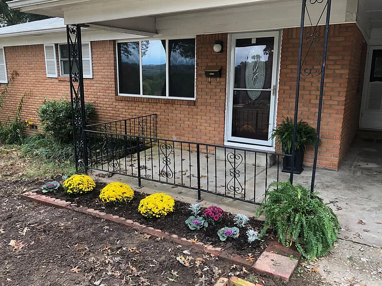 209 Kings Row Dr — Photo 14