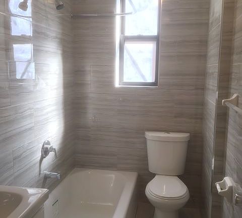 4th image of 1404 Noble Ave APT 5F