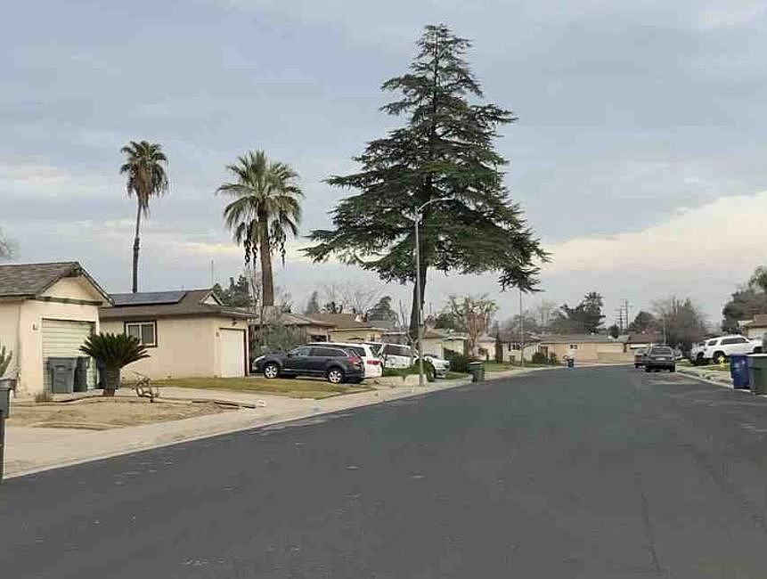 Exterior Neighborhood (street photo)