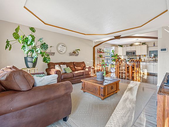 5th image of 22311 Merrill Ave