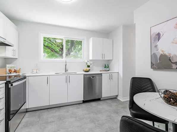 Winding Trail Townhomes, 1350 Winding Trl, Mississauga, ON L4Y 2T8