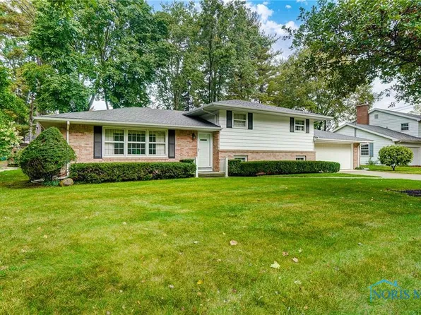 1216 Brownwood Dr, Bowling Green, OH 43402