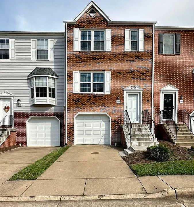 106 Mayfair Pl