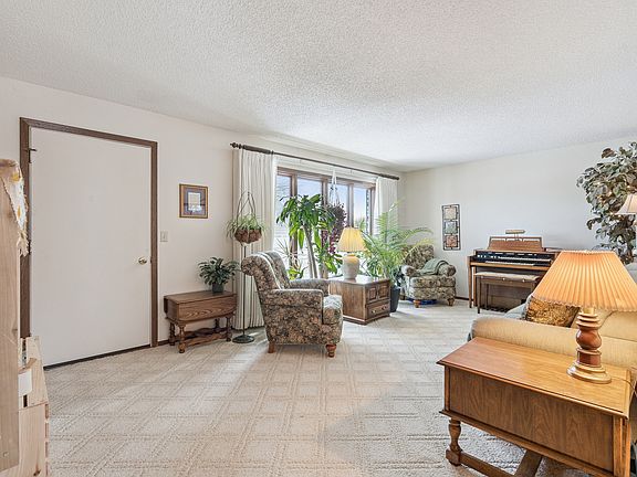 5th image of 302 Baker St