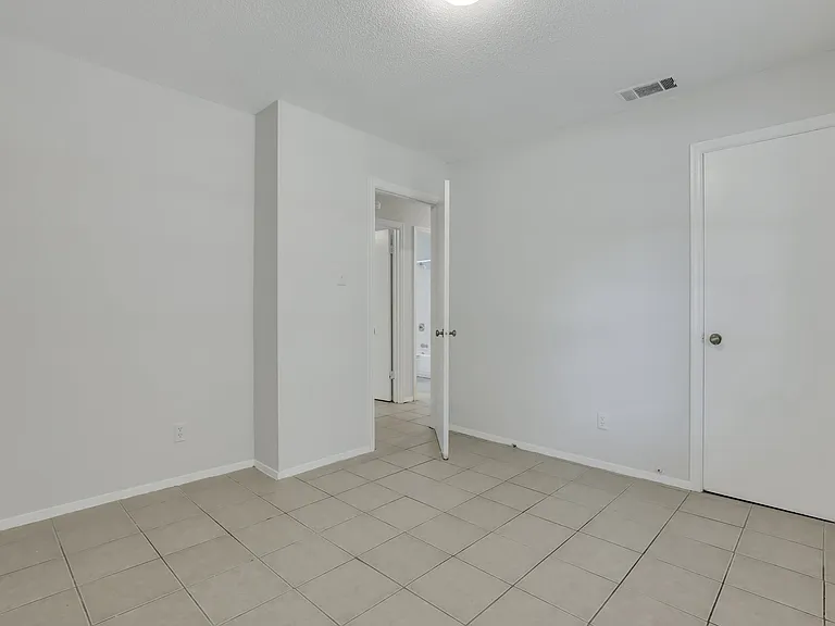 423 Edgewater Rd — Photo 14
