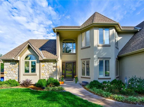 2436 NW Valley View Dr, Lees Summit, MO 64081