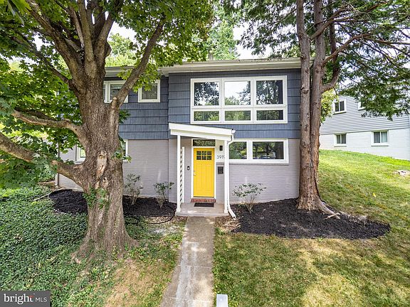 3rd image of 3919 Denfeld Ave