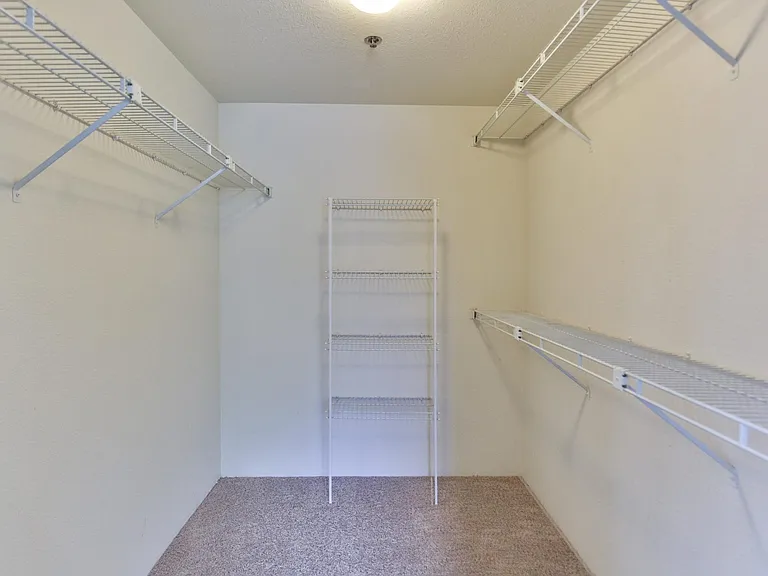 Charbonneau Apartments — Photo 17