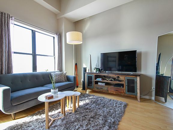5th image of 1122 W Catalpa Ave APT 714