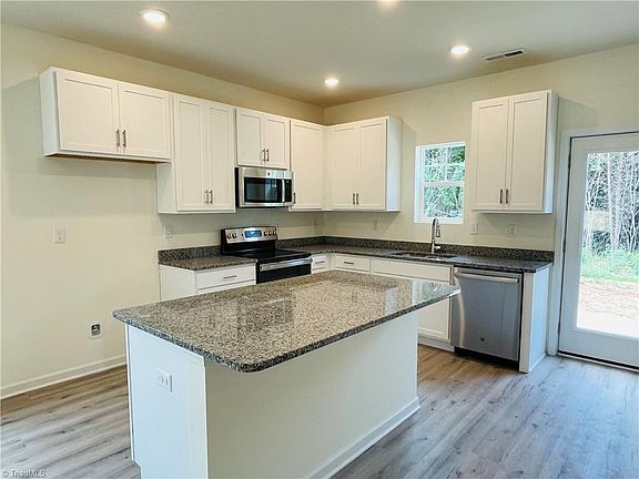 4th image of 613 East St
