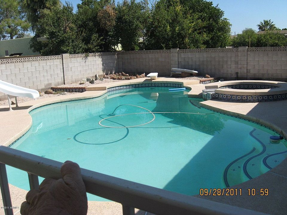 2nd image of 2530 E Ivy St