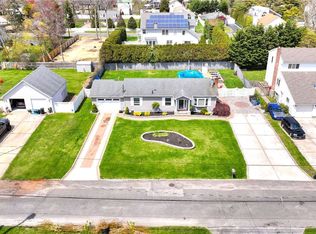 43 Argyle Dr, Shirley, NY 11967