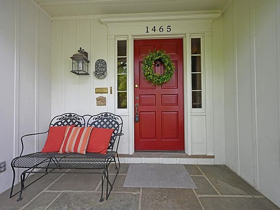 4th image of 1465 Oak Knoll Dr