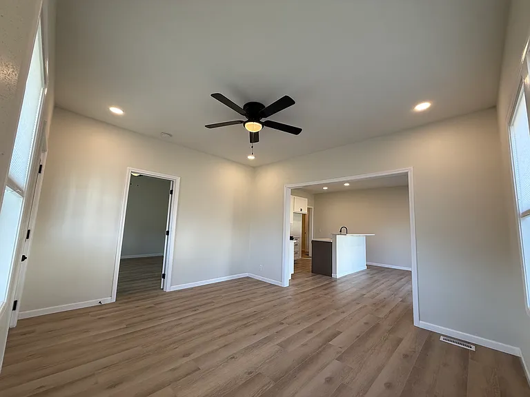 211 Frisco St — Photo 4