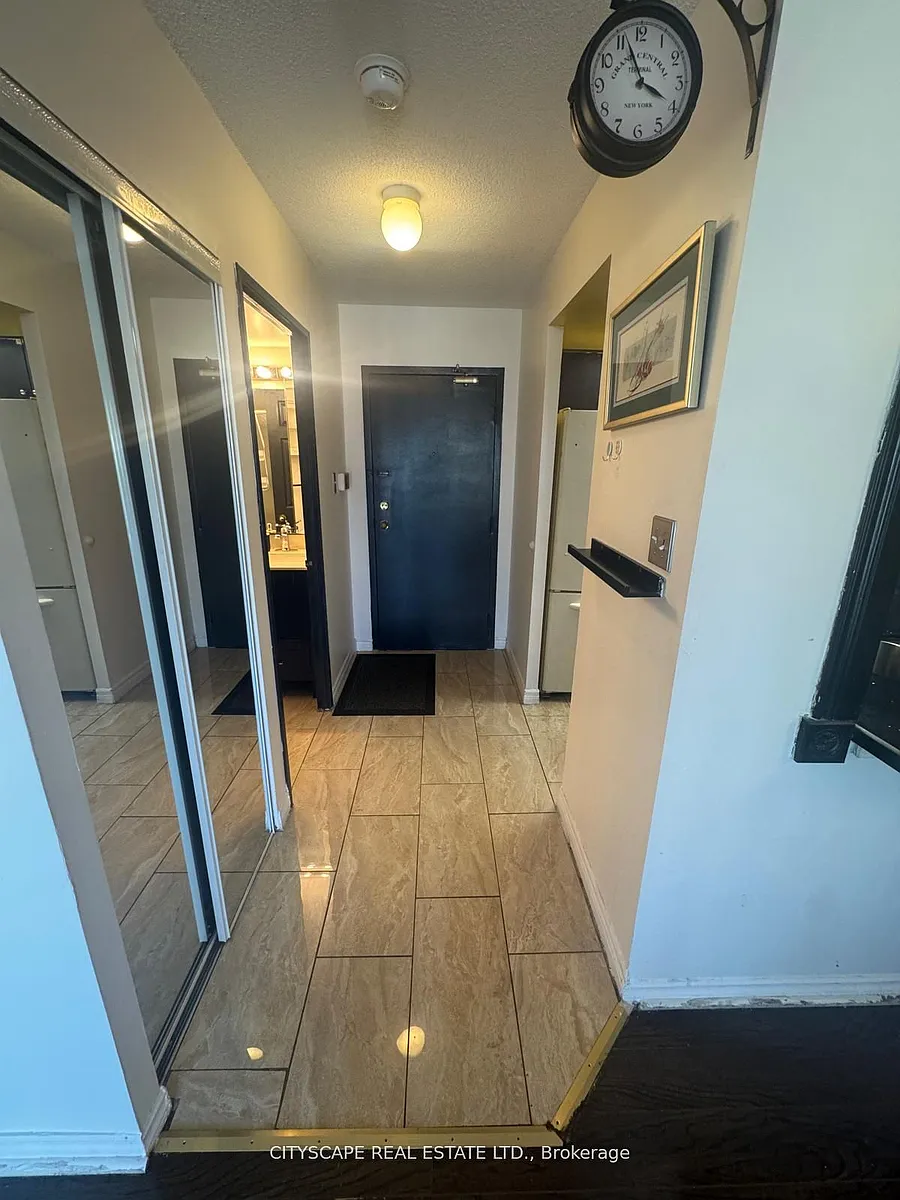 Building Photo - 285 Enfield Pl #706