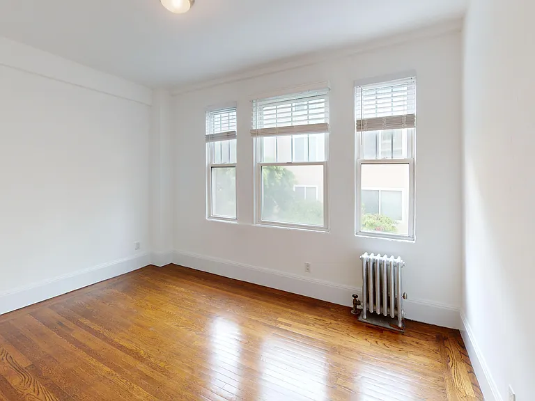 1520 Gough Street — Photo 2