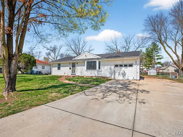 5 Kenwood Dr, Hazelwood, MO 63042