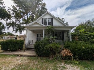 325 N 10th St, Belleville, IL 62220