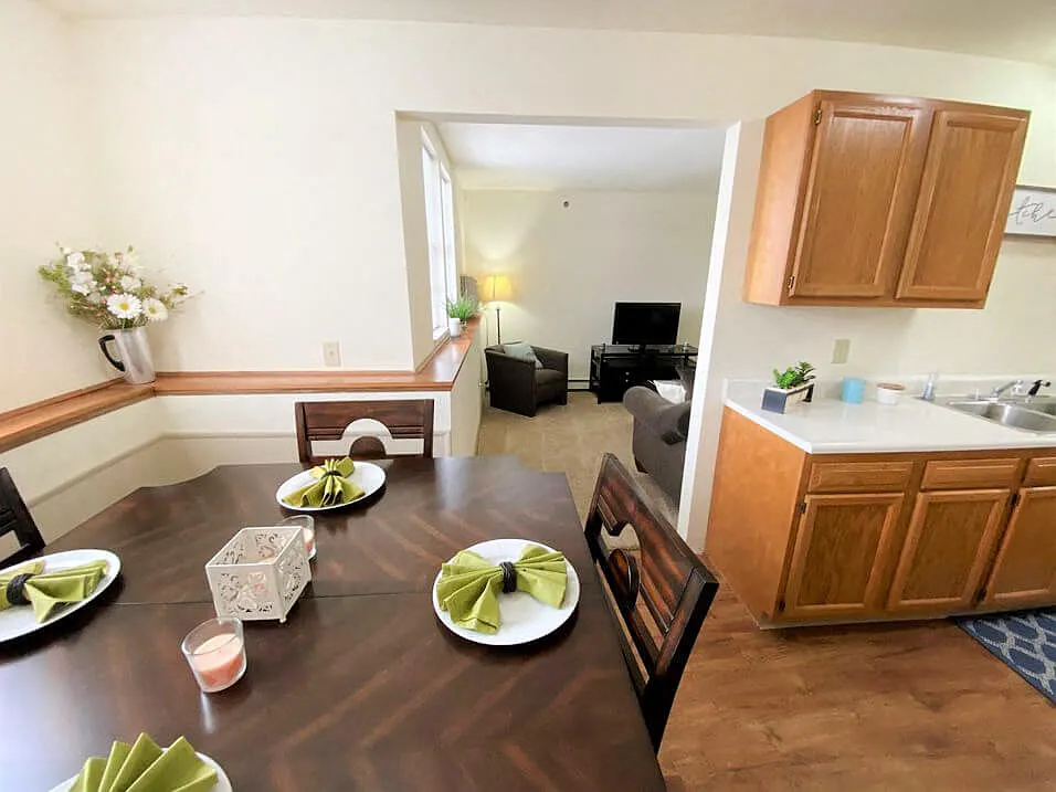 Crown Pointe Apartments — Photo 3