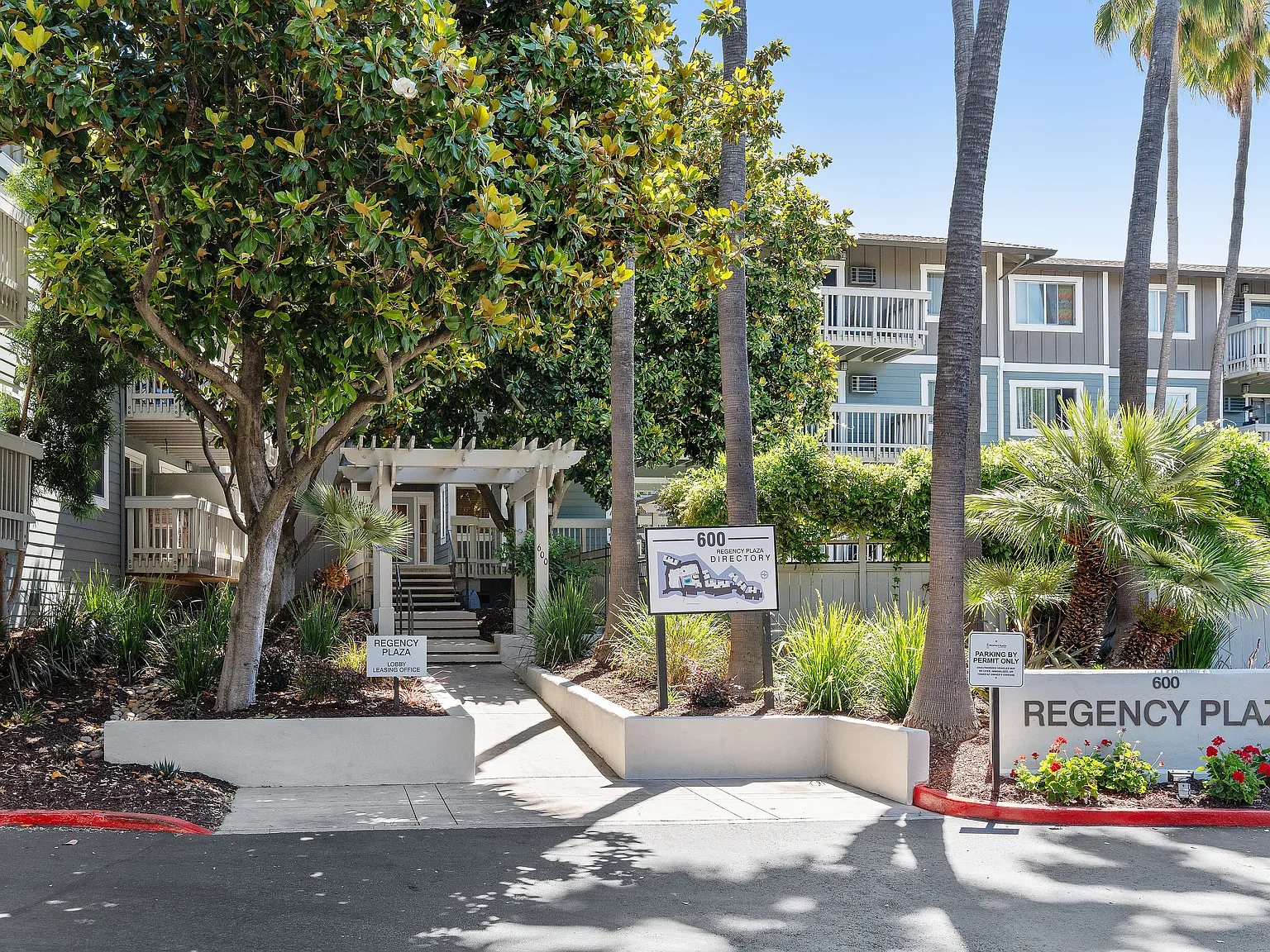Regency Plaza Apartments — Photo 1
