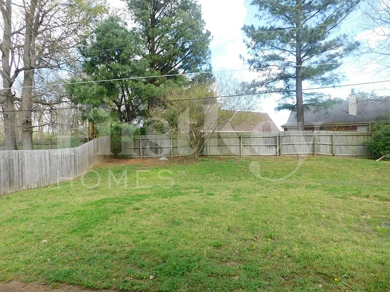 2428 Green Glen Dr — Photo 15