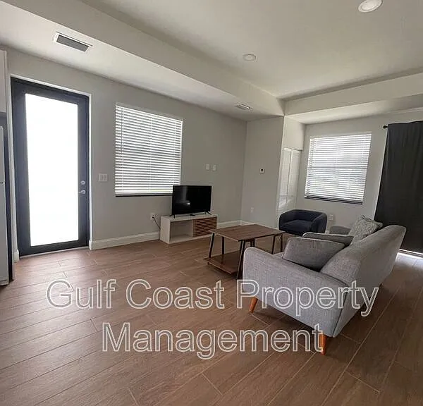 681 Windermere Dr — Photo 8