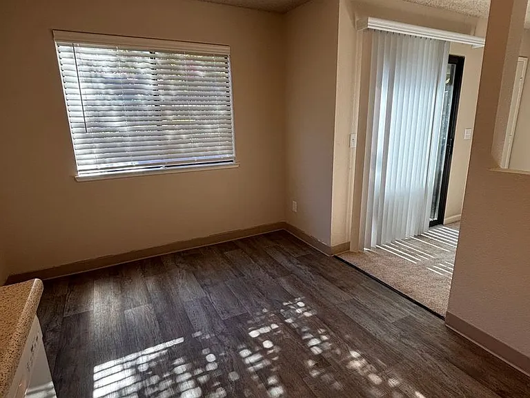 Olive Glen — Photo 17