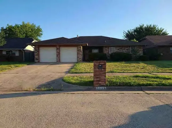 1113 NW 7th St, Moore, OK 73170