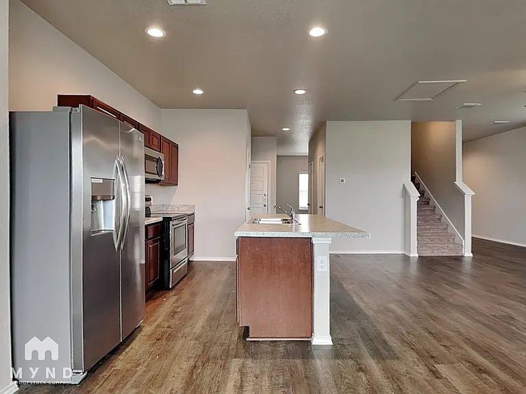 247 Stevens Smt — Photo 3