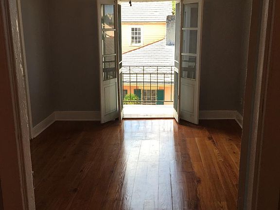 5th image of 910 Bourbon St #3F