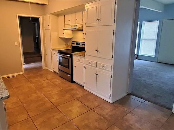 2nd image of 716 N Peniel Ave