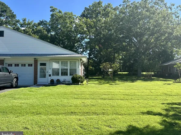 133 Azalea Dr #B, Manchester Township, NJ 08759