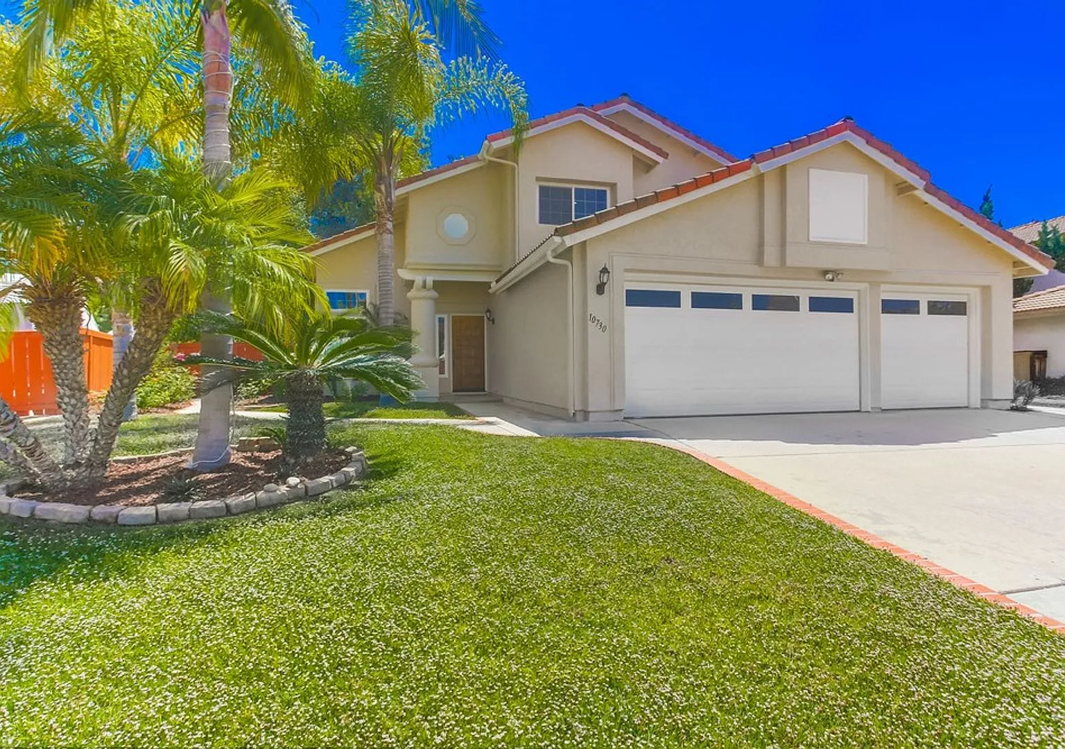 Stunning 4 Bed, 3 Bath Home on Cul-de-Sac in Scripps Ranch - No Pet Allowed — Photo 2