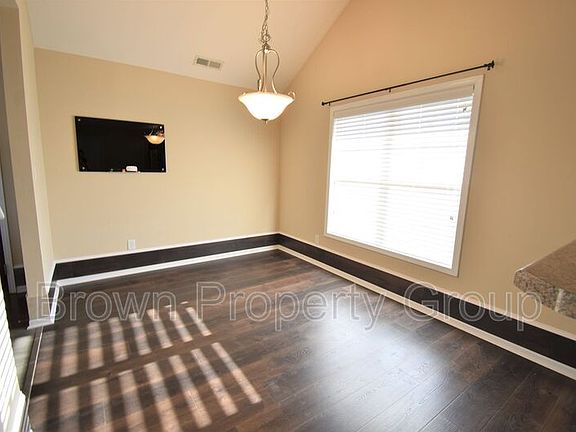5th image of 220 Collinwood Dr