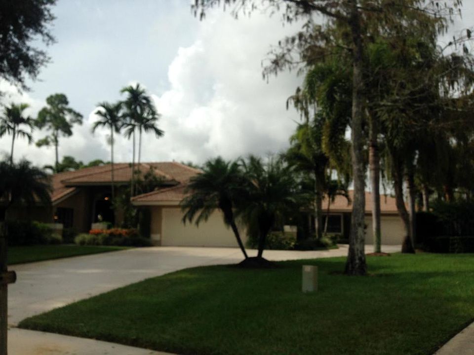 Home For Sale In Pinewood