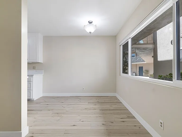 1690 E Hillcrest Dr — Photo 11