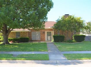 2242 Roundrock Dr, Carrollton, TX 75007